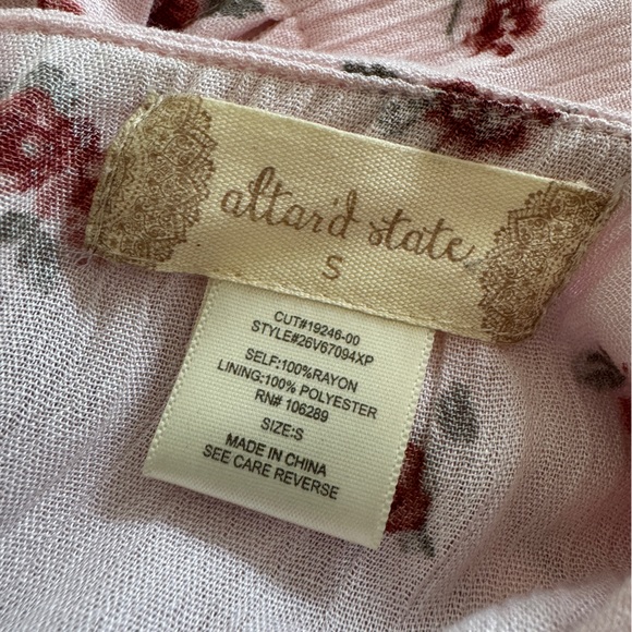 Altar’d State pink floral romper size Small. GUC. - Picture 3 of 5